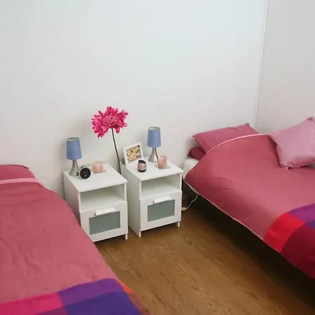 Peaceful 2-Bedroom Apartment With Vineyard View Apartment *