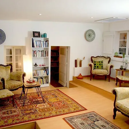 Peaceful 2-Bedroom Apartment With Vineyard View