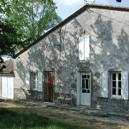 Peaceful 2-Bedroom Apartment With Vineyard View *