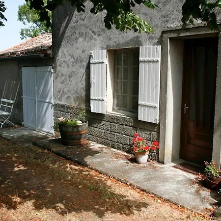 Peaceful 2-Bedroom Apartment With Vineyard View *